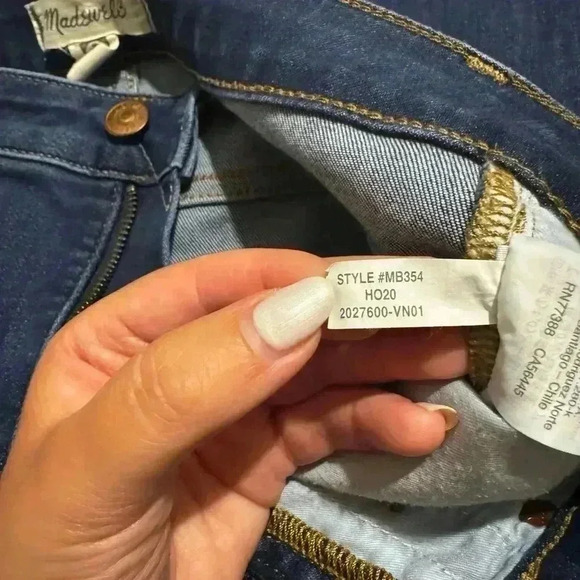 Madewell Curvy High-Rise Skinny Jeans in Sussex Wash: Tencel Denim Edition - Picture 6 of 6